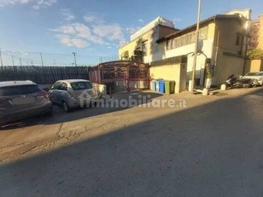 Locale commerciale in Vendita
