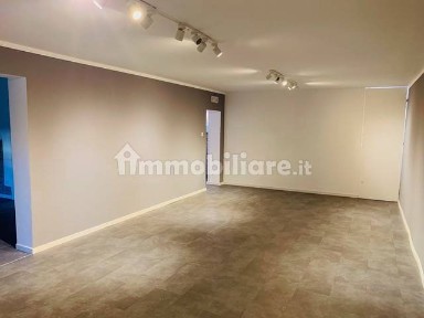 Attività commerciale in Affitto