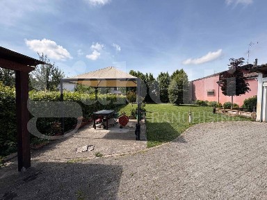 Monticelli d'Ongina, via Santi, 28
