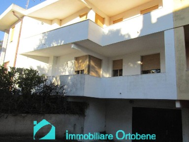 Villa bifamiliare via Oggiano, Centro, Nuoro