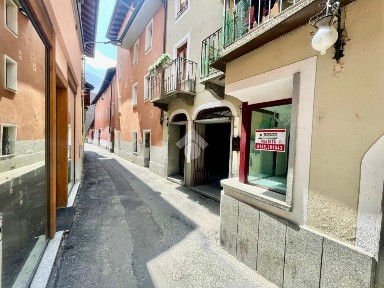 Locale commerciale in Vendita