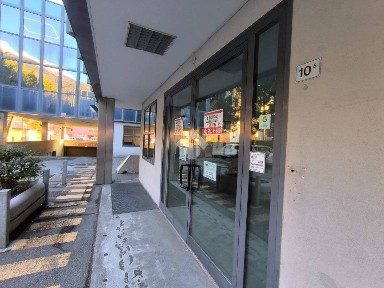 Locale commerciale in Vendita