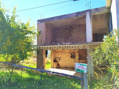 Terratetto unifamiliare 320 m², da ristrutturare, Collegrilli, Atessa