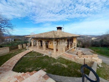 Terratetto unifamiliare 211 m², buono stato, Roccamontepiano
