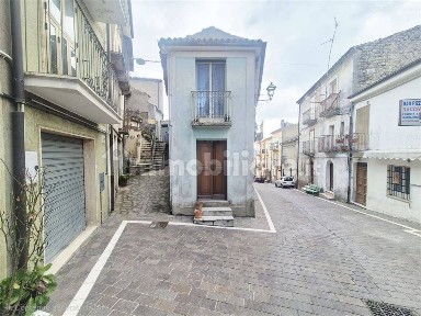 Guilmi, Via Roma 23