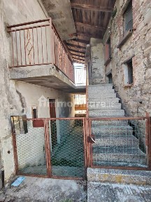 Terratetto unifamiliare 120 m², da ristrutturare, Alta Val Tidone