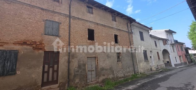 Terratetto unifamiliare 110 m², da ristrutturare, Fontana Pradosa, Castel San Giovanni