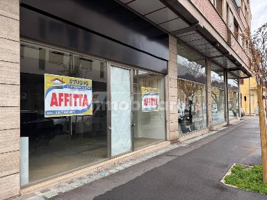 Locale commerciale in Affitto