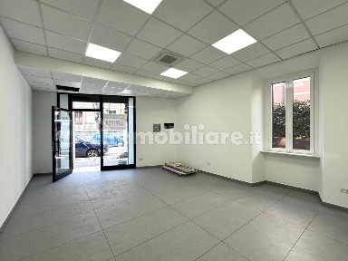 Locale commerciale in Affitto