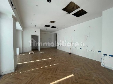 Locale commerciale in Affitto