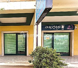 Bar con laboratorio in Affitto