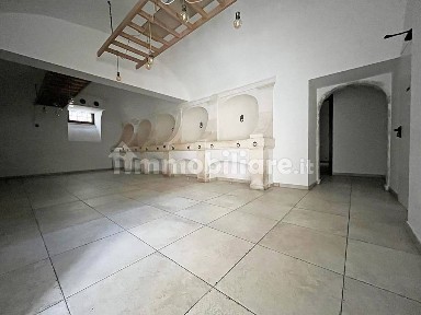 Locale commerciale in Affitto