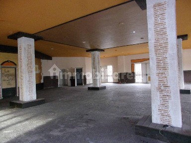 Locale commerciale in Affitto