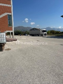 Locale commerciale in Affitto