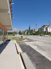 Locale commerciale in Affitto