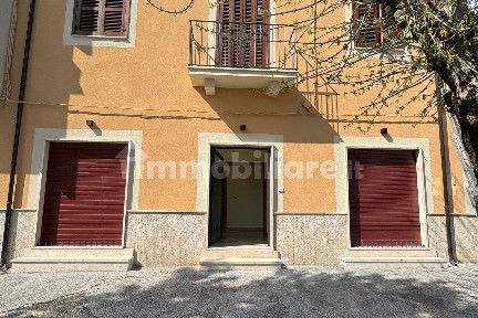 Negozio - Locale commerciale in Affitto