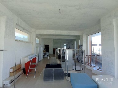 Locale commerciale in Affitto