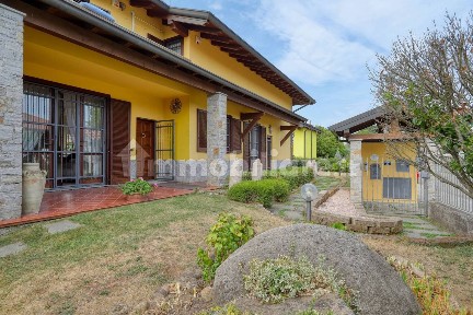 Villa bifamiliare via Moncarletto, 11, Centro, Somma Lombardo