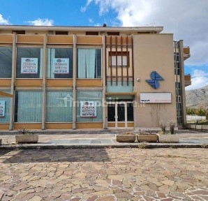 Locale commerciale in Affitto