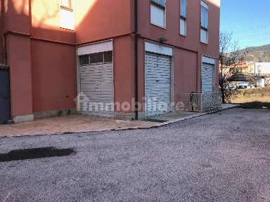 Locale commerciale in Affitto