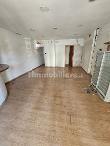 Attività commerciale in Affitto