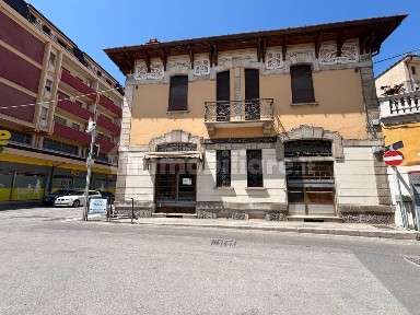 Locale commerciale in Affitto