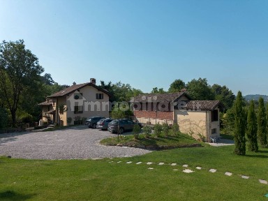 Villa plurifamiliare viale Europa, Bosto, Varese