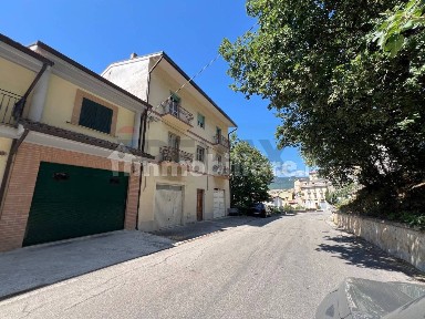 Terratetto plurifamiliare 329 m², buono stato, Colledimezzo