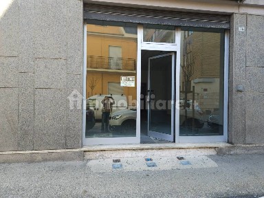 Locale commerciale in Affitto