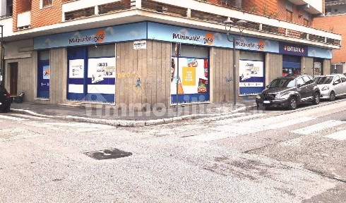 Locale commerciale in Affitto