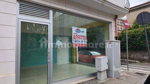 Locale commerciale in Affitto