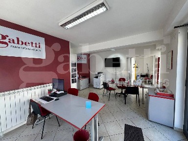 Locale commerciale in Affitto