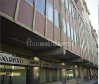 Locale commerciale in Vendita