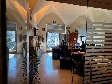 Locale commerciale in Vendita