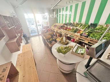 Negozio di frutta e verdura in Vendita