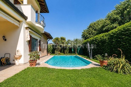 Villa unifamiliare, ottimo stato, 450 m², Saronno