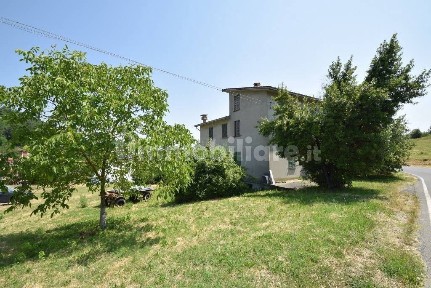 Terratetto unifamiliare 240 m², da ristrutturare, Gropparello