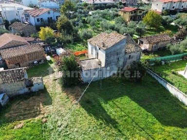 Terratetto unifamiliare 170 m², da ristrutturare, Centro, Lanciano