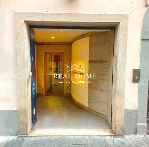 Locale commerciale in Vendita