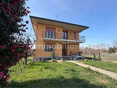 Villa bifamiliare via Sanzio, 28, Arsago Seprio