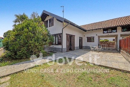 Villa unifamiliare via Giuseppe Verdi 14, Centro, Ferno