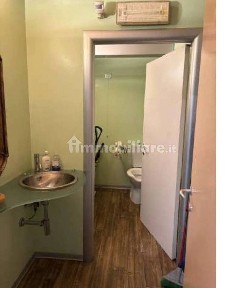 Negozio all'asta via Pomeria 1/E, Prato
