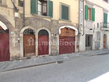 Locale commerciale in Vendita