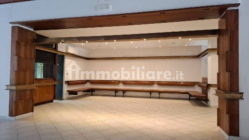 Locale commerciale in Vendita