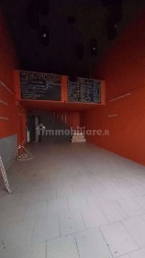 Locale commerciale in Vendita