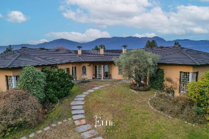 Villa plurifamiliare via Privata Altipiano 2B, Centro, Porto Valtravaglia