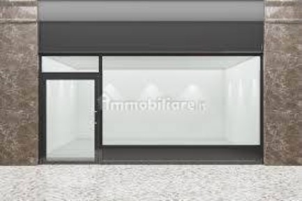 Locale commerciale in Vendita