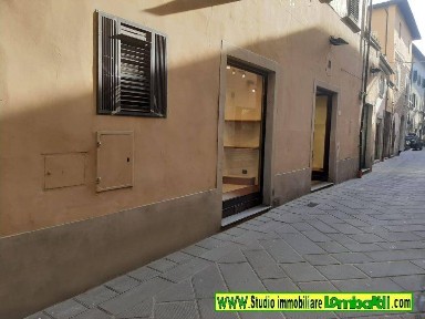 Locale commerciale in Vendita