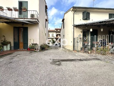 Locale commerciale con laboratorio in Vendita