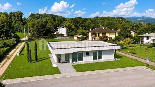 Villa unifamiliare Giacomo Leopardi, 77, Centro, Ispra